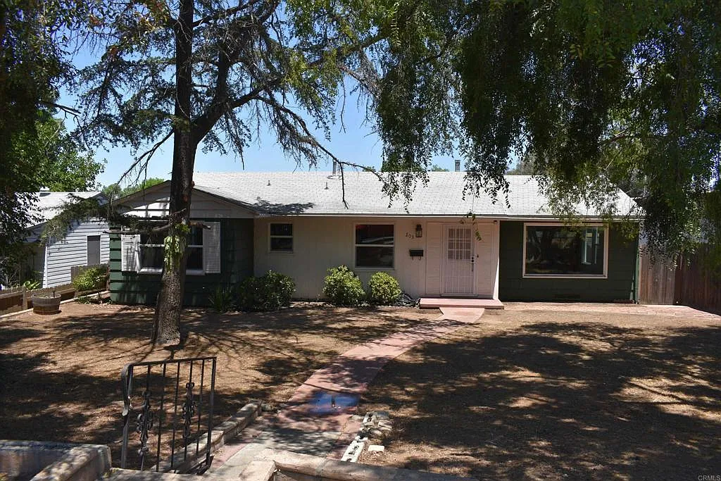 3 bed, 1100 sqft, $3,300 — Photo 1