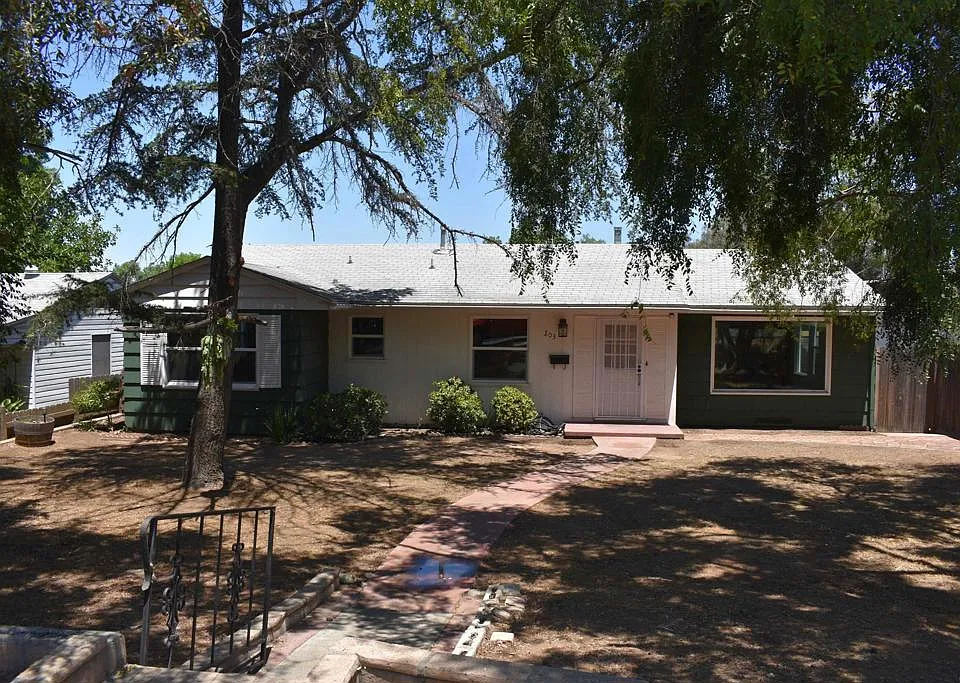 203 Bayview Way