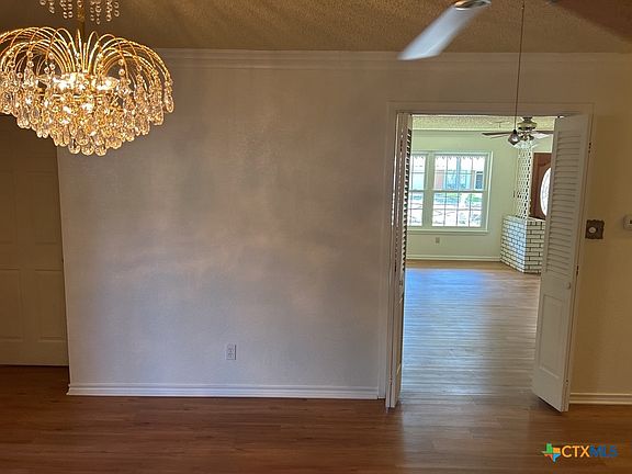 4th image of 1904 Forest Hills Dr