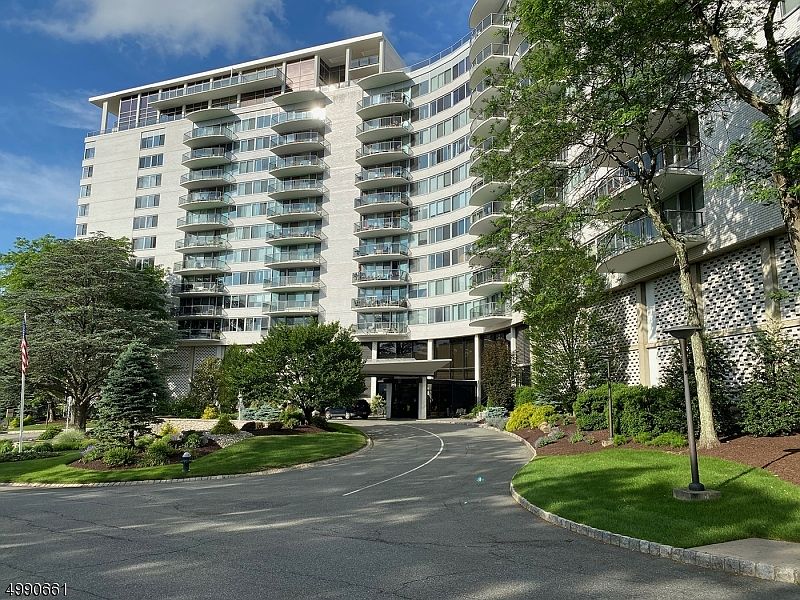 1st image of 1 Claridge Dr APT 217
