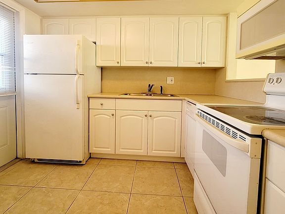 5th image of 1333 E Hallandale Beach Blvd APT 121
