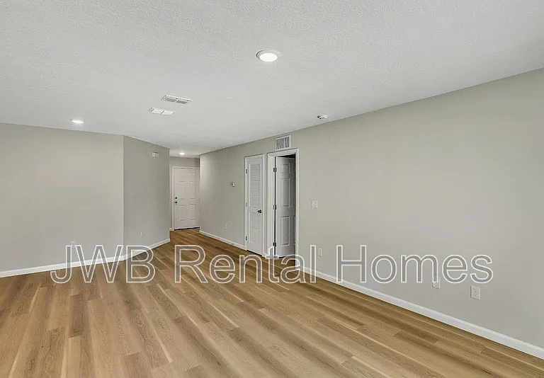 9141 12th Ave — Photo 6