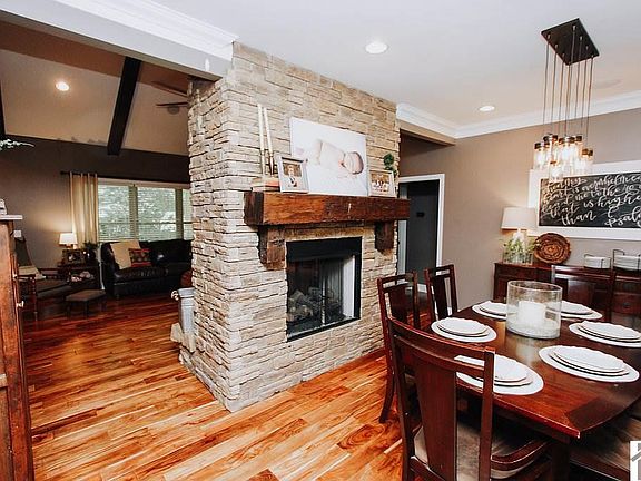 3rd image of 181 Kaitlyn Ln N