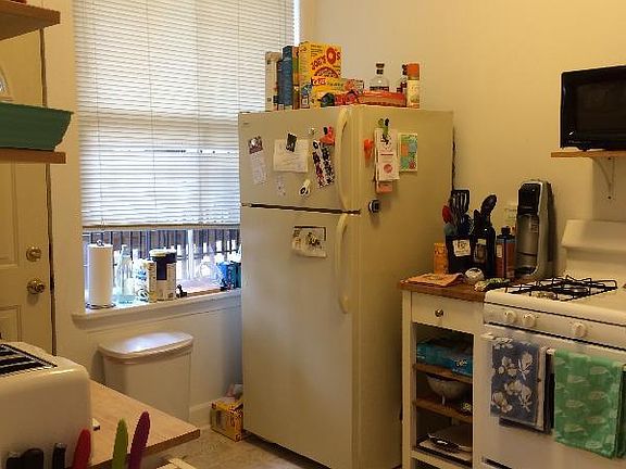 3rd image of 3056 N Greenview Ave #2W