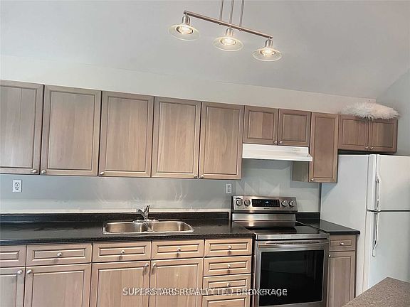 3rd image of 276 Parkwood Ave