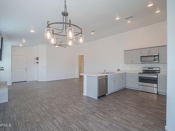 3rd image of 961 W Prior Avenue
