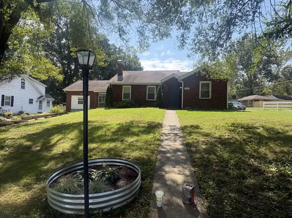 1 Woodside Dr, Belleville, IL 62223