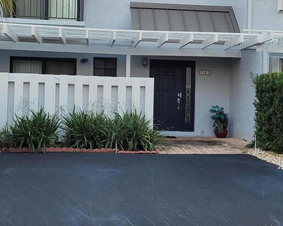 1st image of 718 NE 12th Terrace #3
