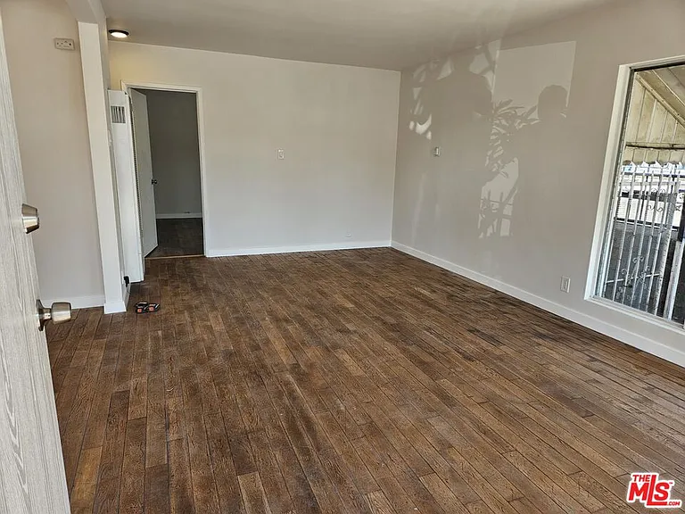 263 E 84th Pl — Photo 3