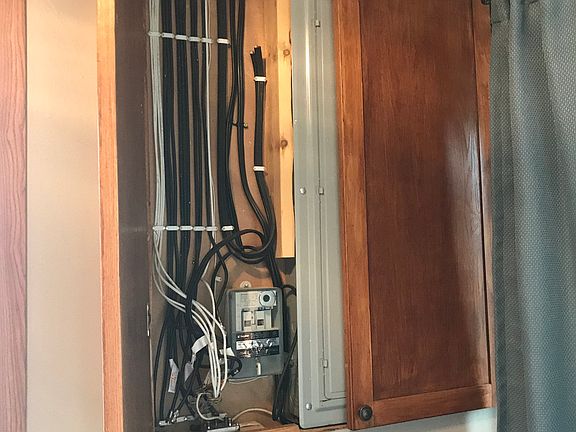 Electrical in entry way