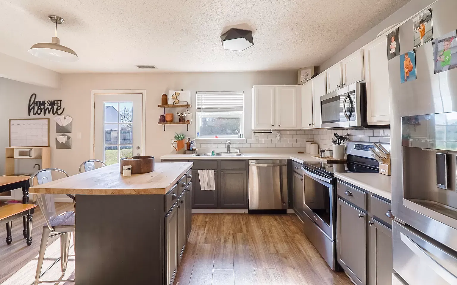 4 bed, 2036 sqft, $2,200 — Photo 4