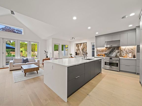 2nd image of 5358 Crescent Dr