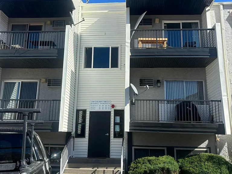 1350 Golden Cir #109 — Photo 1
