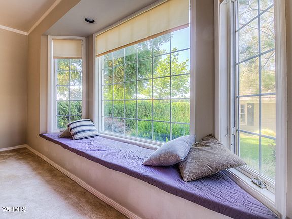 Living Room Window Seat