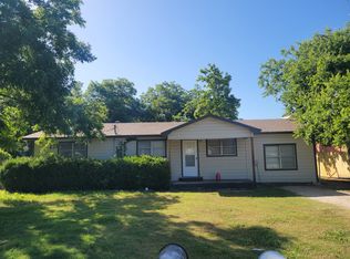 105 W College St, Blooming Grove, TX 76626