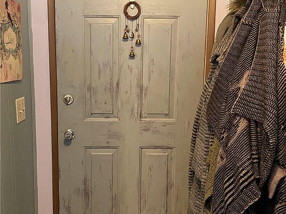 4th image of 207 E 4th Ave