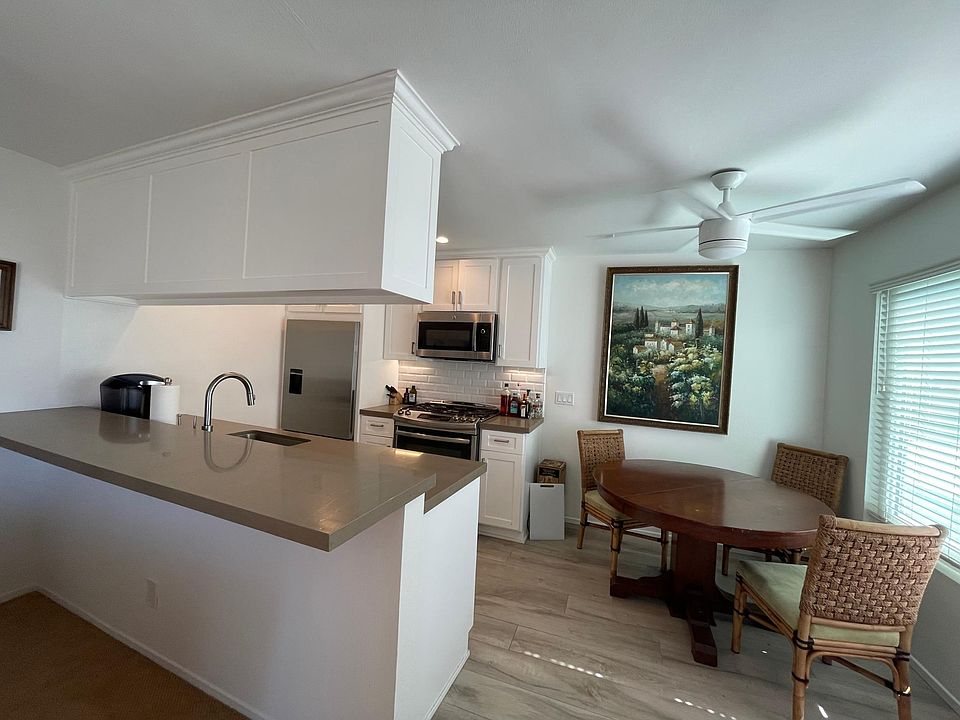 Breakfast bar and overall kitchen