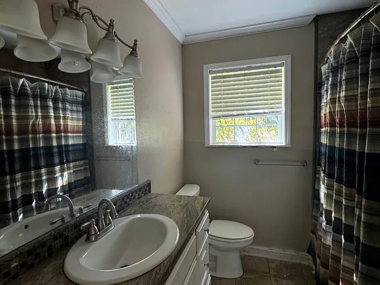 8900 Acacia Ln — Photo 4