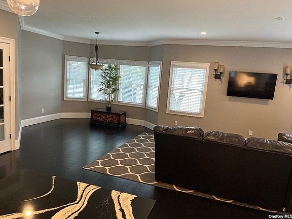 4th image of 1592 Parkview Ave