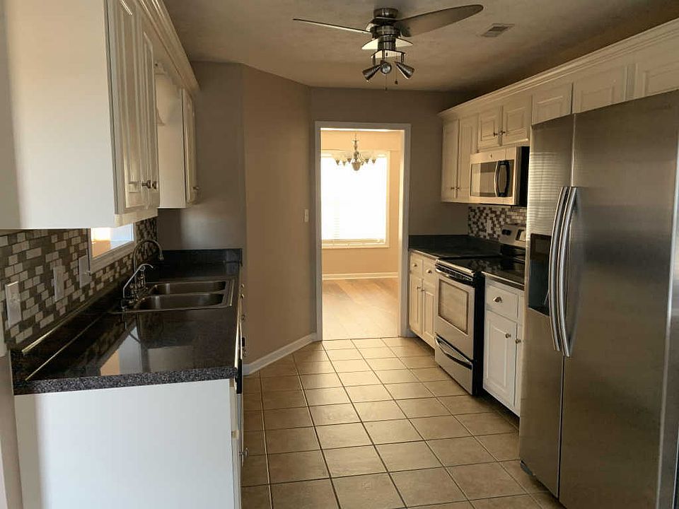 2nd image of 702 Superior Ln