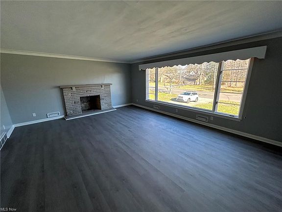 3rd image of 2540 Elm St