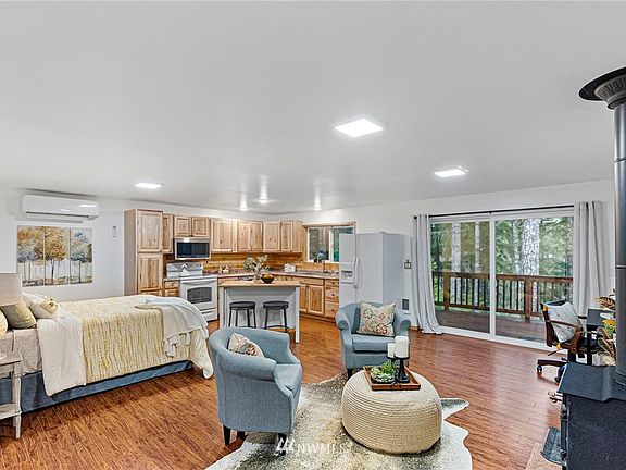 2nd image of 327 E Emerald Lake Dr W