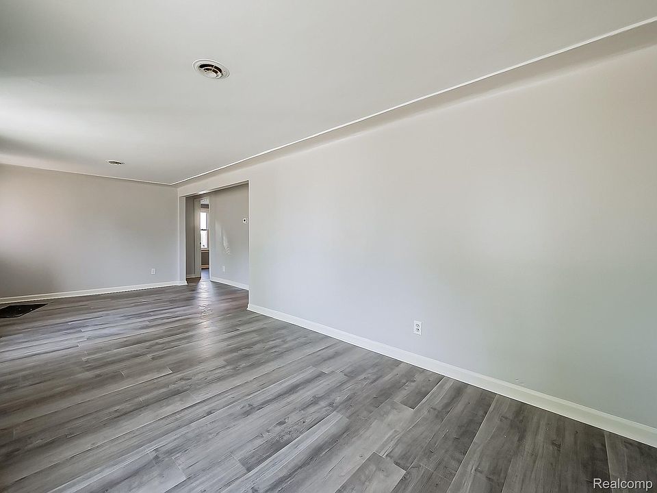 20380 Floral St, photo 6
