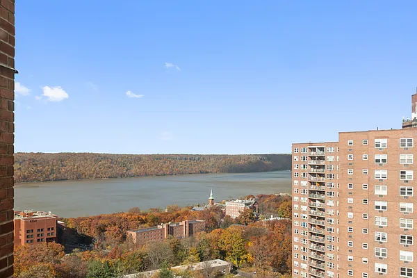 Sold by Grand Lux Realty | media 2