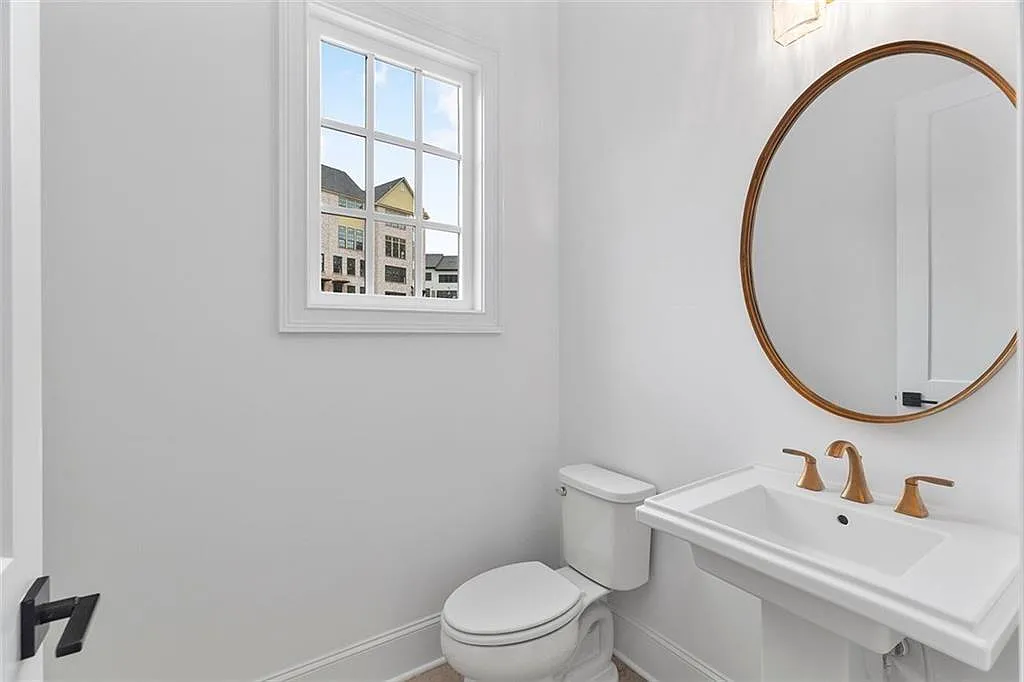 5 bed, 4.5 bath, 4053 sqft, $7,900 — Photo 4