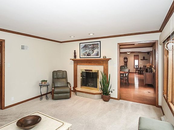5th image of 1030 S Fairfield Ave