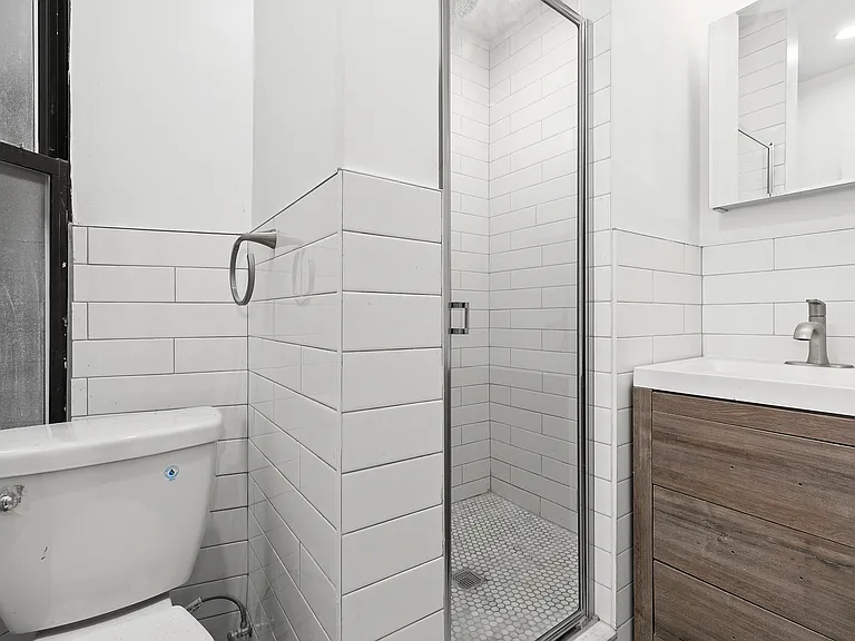 117 Henry St #8 — Photo 4