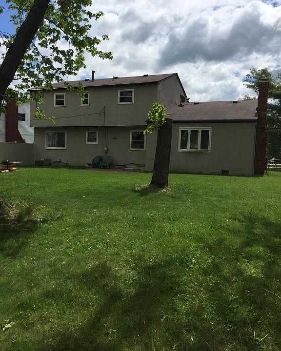 2nd image of 4996 Woodbriar Pl