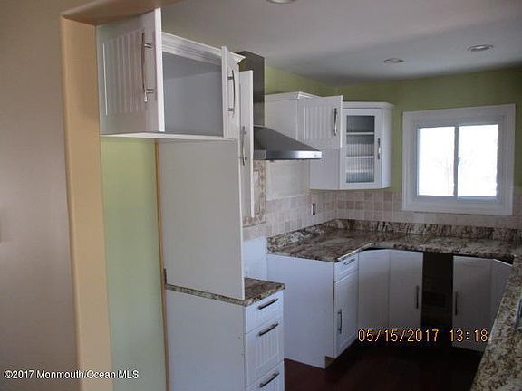 4th image of 564 Bay View Dr