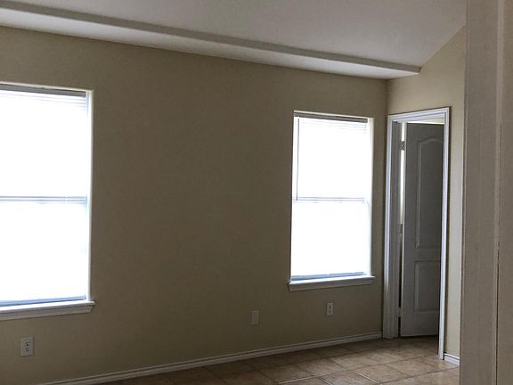 5th image of 411 La Mancha Dr #2