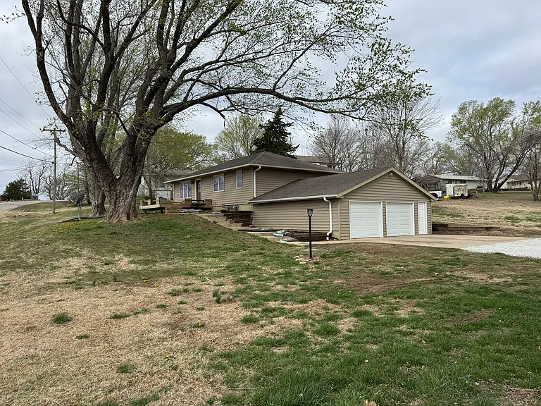 106 W Sunflower Blvd — Photo 1
