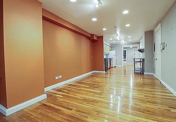 2nd image of 261 W 121st St