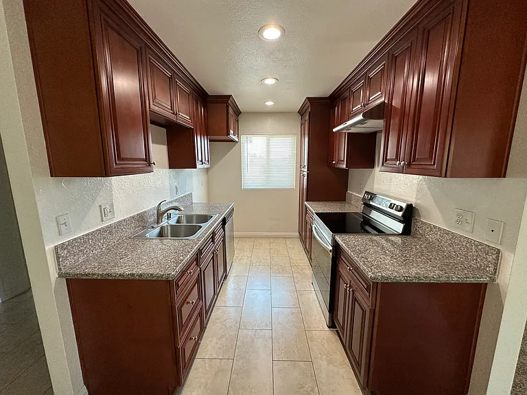 1108 W Ralston St #B — Photo 5