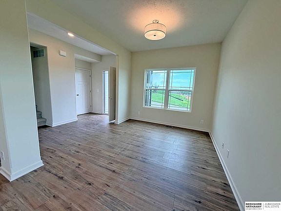 5th image of 16009 Abigail St