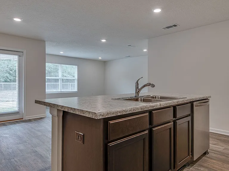 6401 Churchill Cir — Photo 5