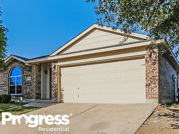 3rd image of 2733 Briscoe Dr