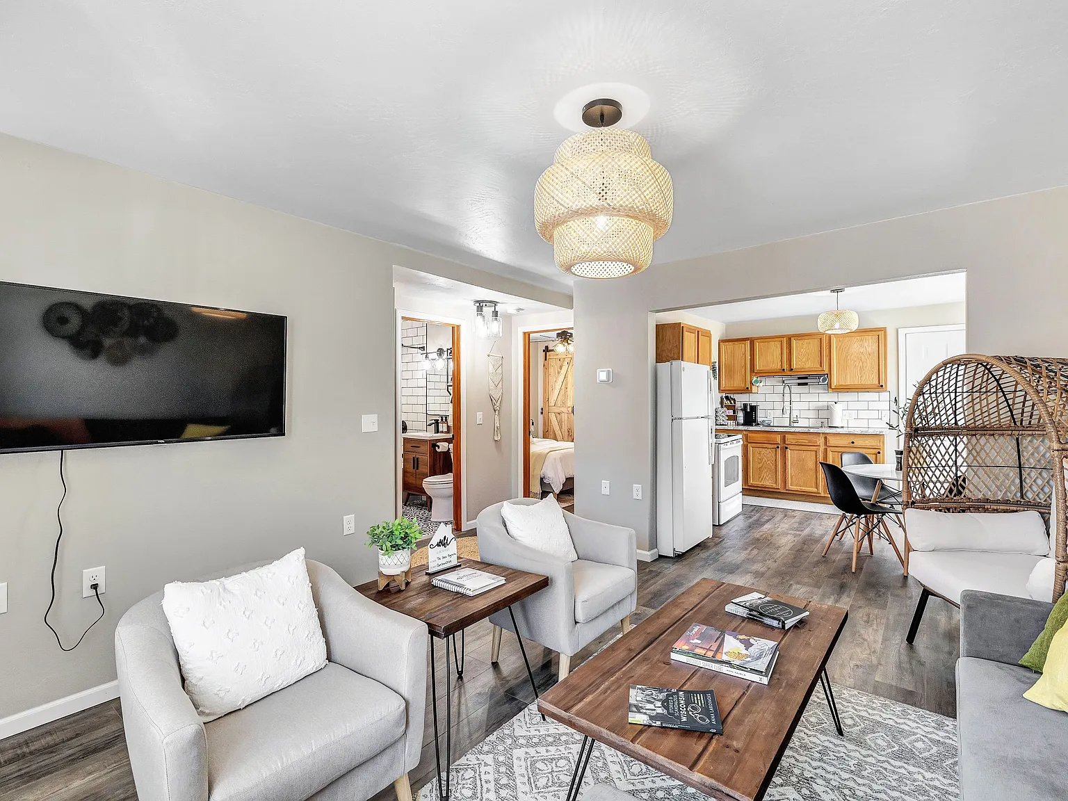 2 bed, $6,750 — Photo 1