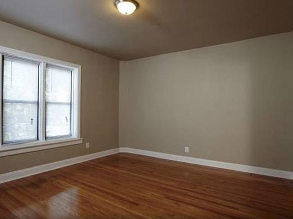 3rd image of 6136 S Dorchester Ave
