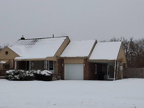 2nd image of 27110 Groveland St