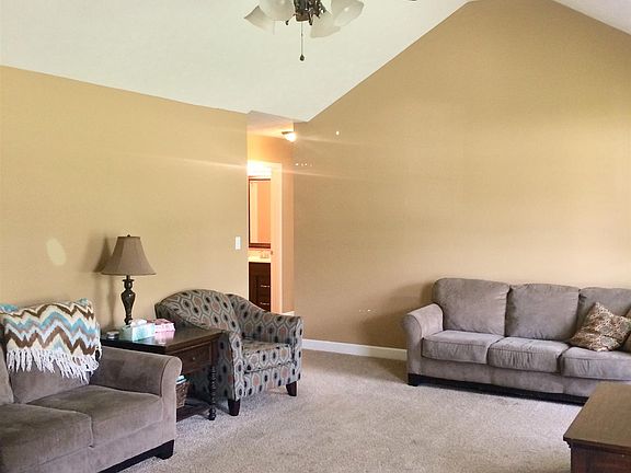 3rd image of 605 Sunburst Dr