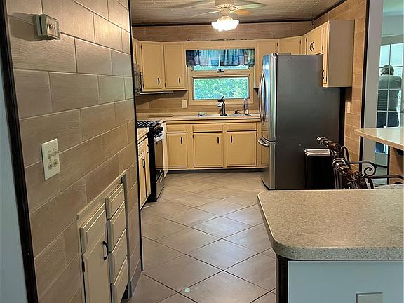 2nd image of 3200 Highland Dr