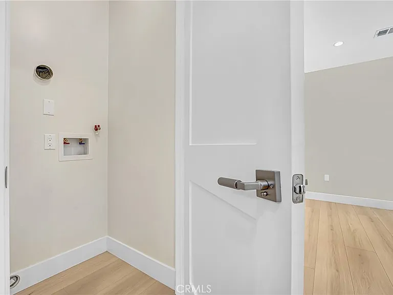 6724 Katherine Ave — Photo 9