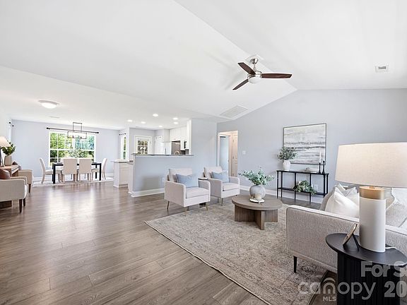 4th image of 105 Hidden Spring Dr