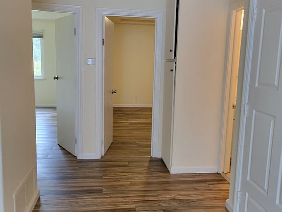 5th image of 2312 55th Ave APT A