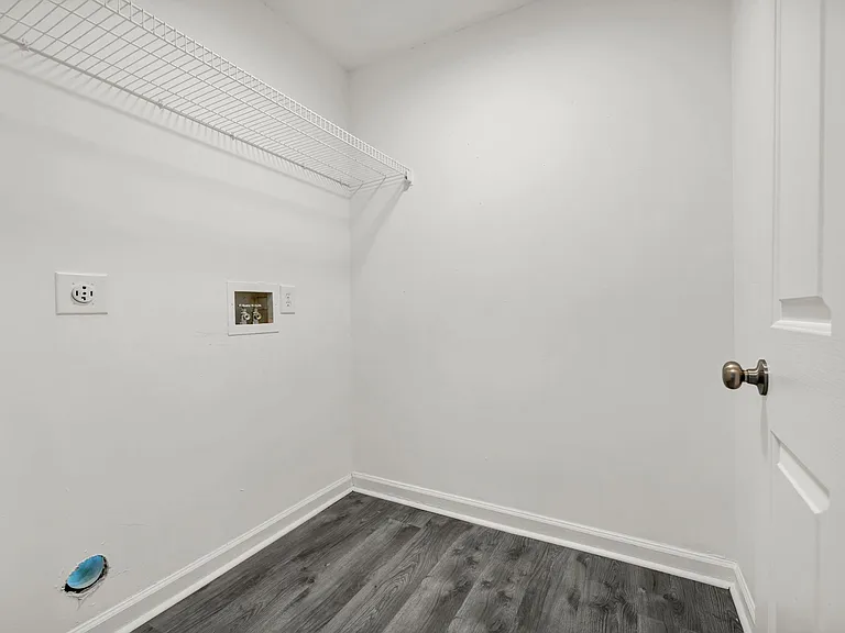 Elm Creek Apartments — Photo 13
