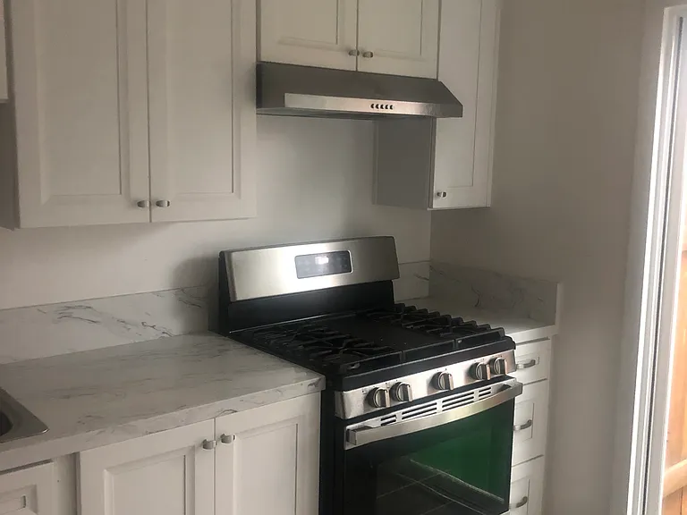 4266 Lamont St #B — Photo 3